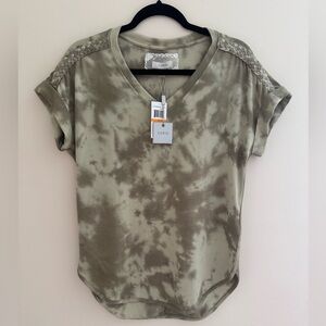Cupio Women’s V Neck Short Sleeve Shirt Size Small NWT Green Tie Dye